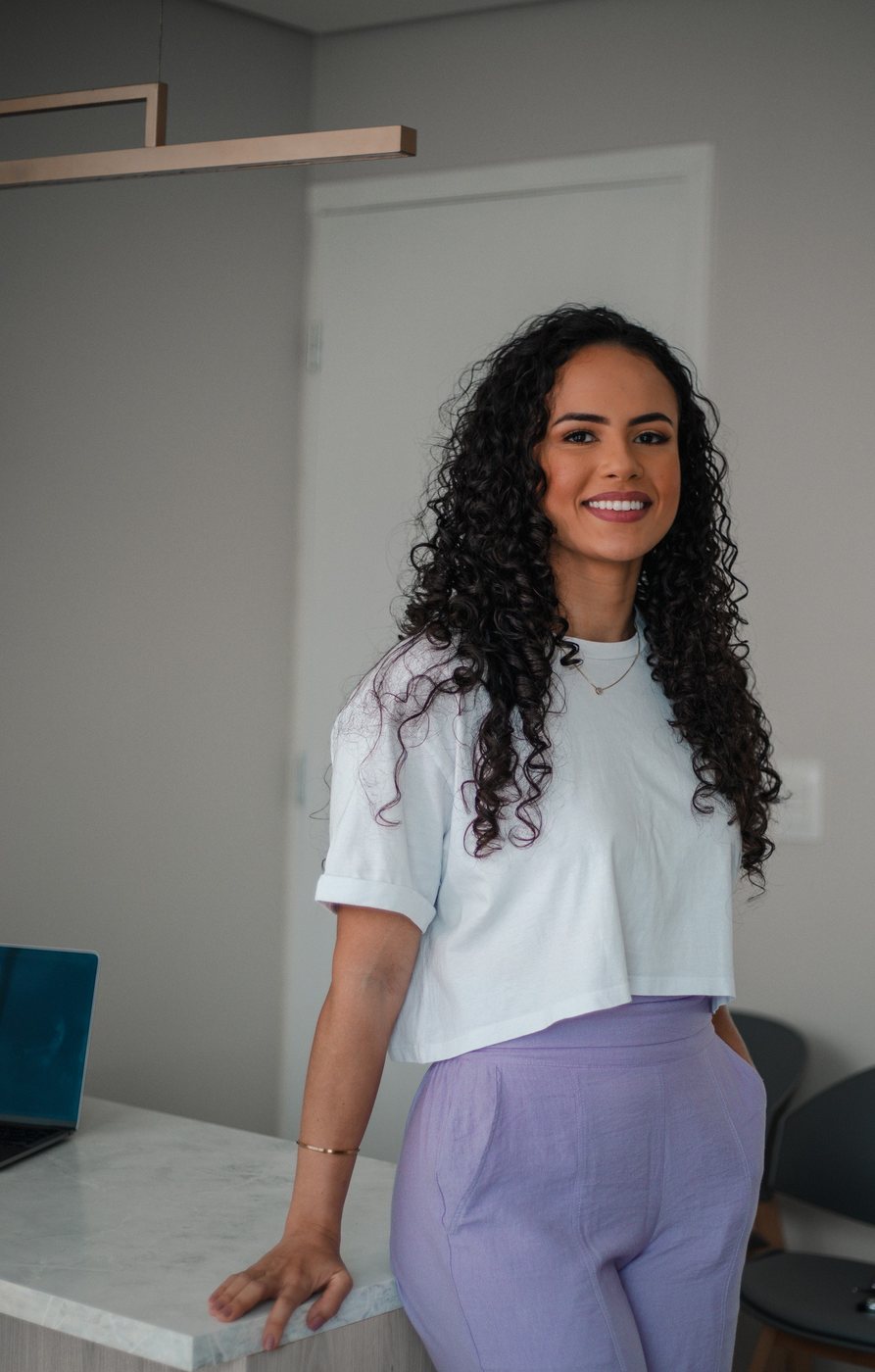 Natália Vieira, nutricionista, no consultório